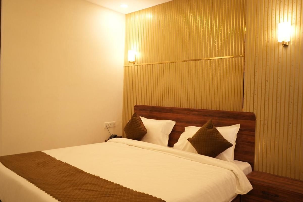 Hotel Golden Palace 勒克瑙 外观 照片